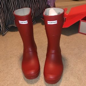 Brand new HUNTER original short style rain boots in matte red, size 8.